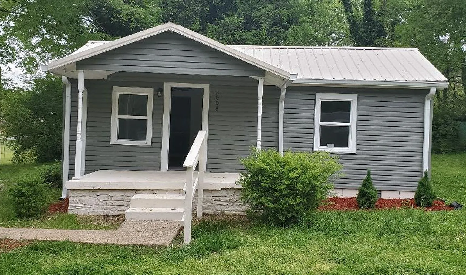 Available Now. $1100 Per Month. New Appliances And Updates!!2 Bedroom Rental Available In Columbia. — Photo 1