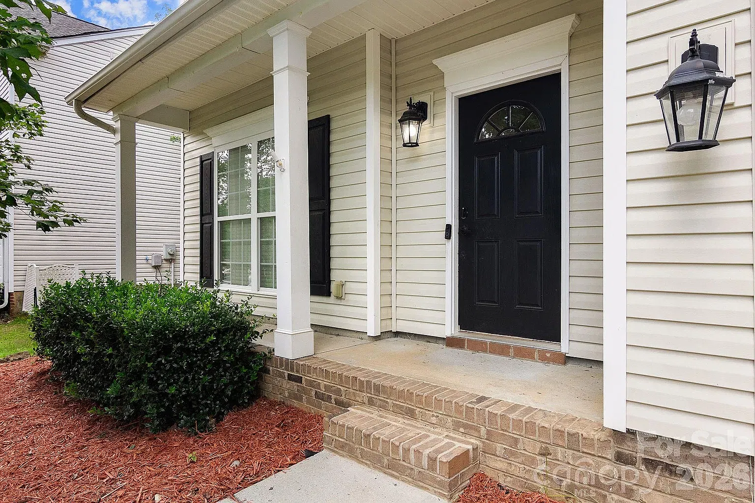 9055 Pembroke Ct — Photo 2