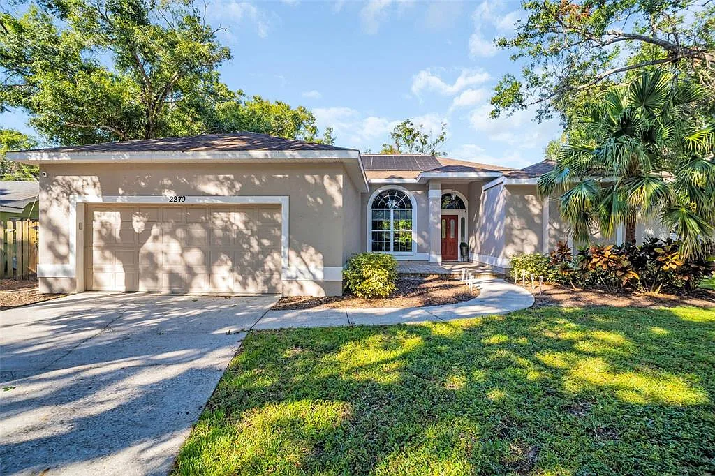4 bed, 2.0 bath, 2404 sqft, $5,000 — Photo 1