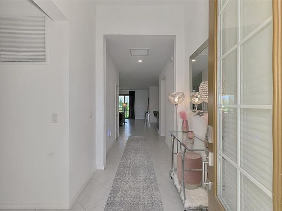 4th image of 1836 W Isles Rd