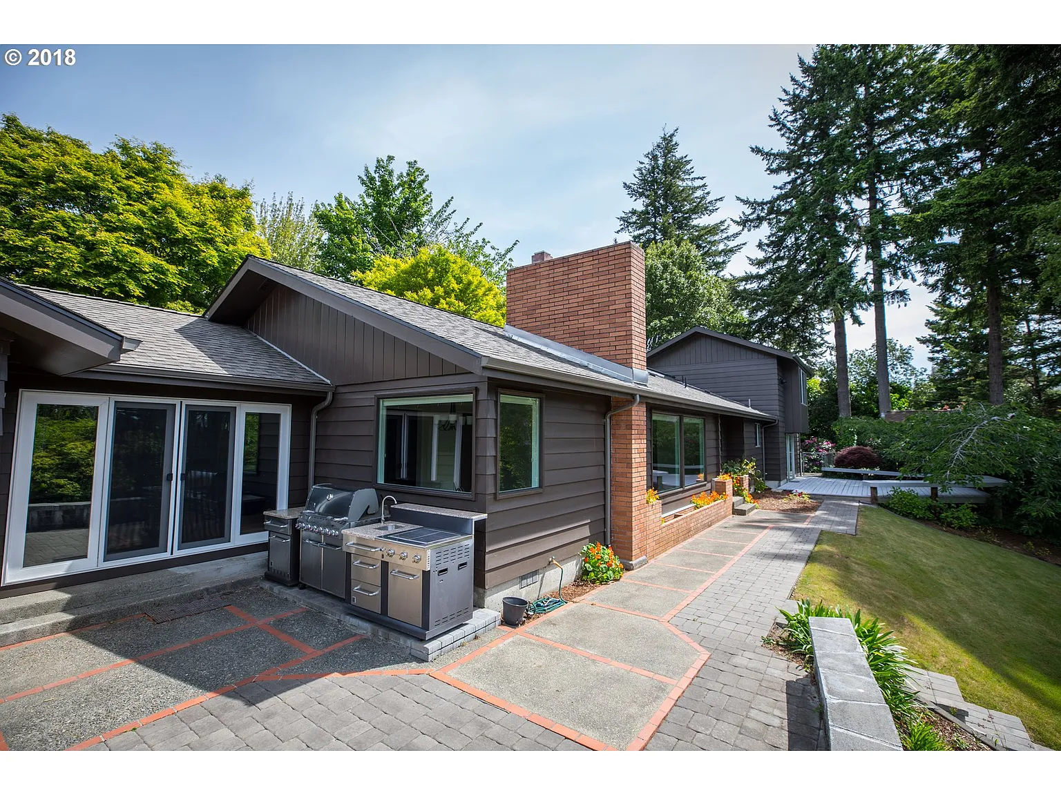 1060 Date Ave photo 1