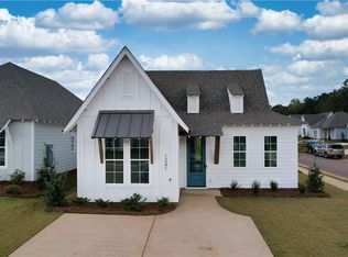 1241 Woodland Cir, Opelika, AL 36801