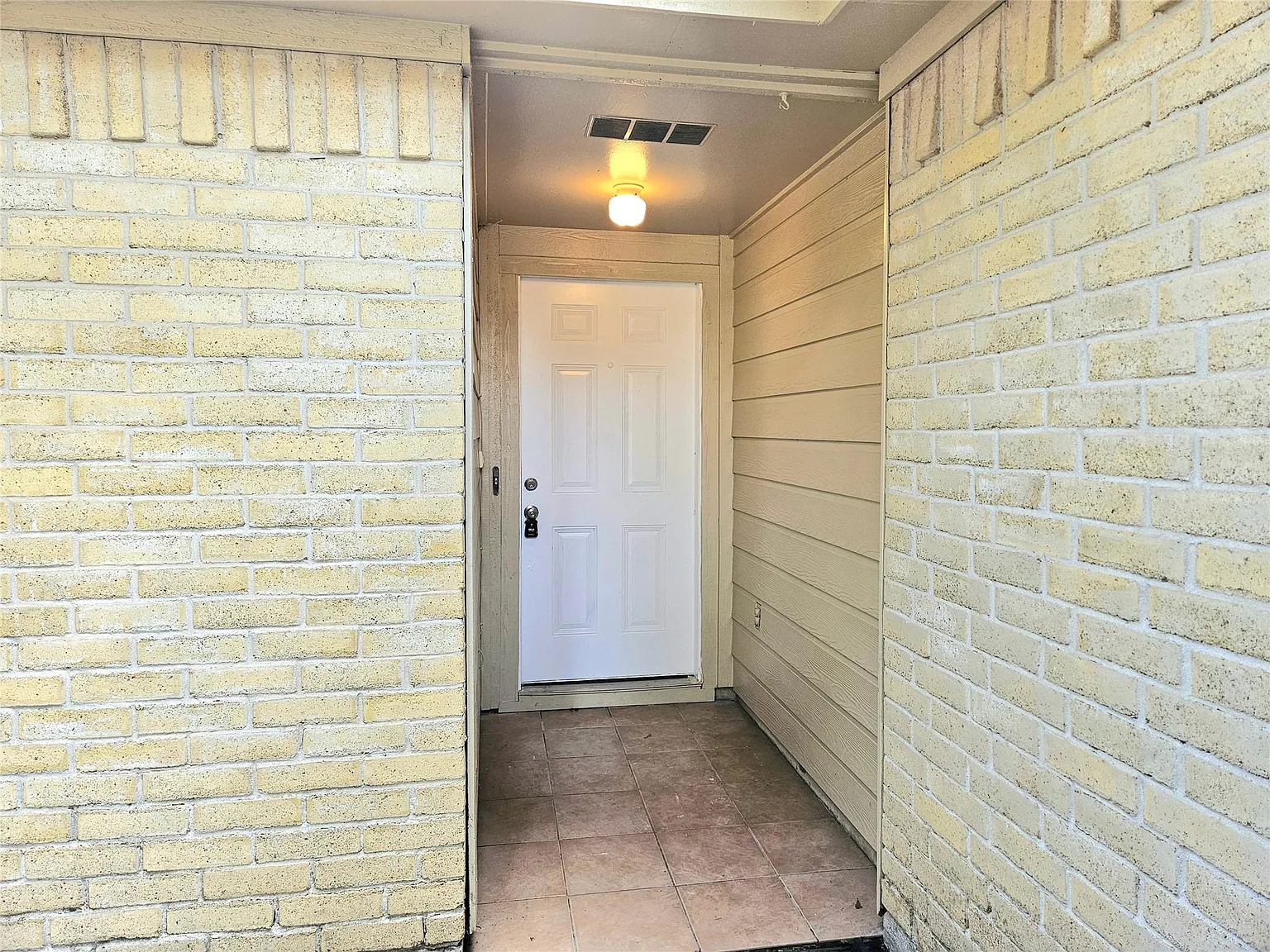 3 bed, 2.0 bath, 1452 sqft, $1,800 — Photo 2