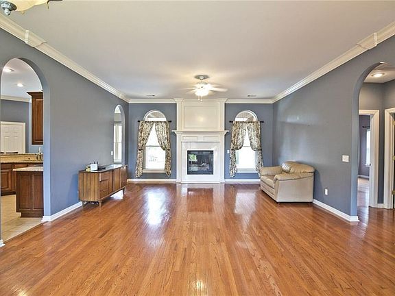3rd image of 6484 W Mesa St
