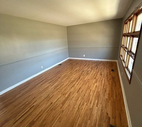 3rd image of 409 Ross Dr