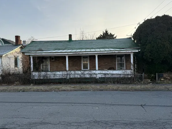 324 C St, Clifton Forge, VA 24422