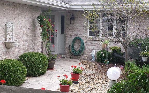4th image of 1687 Lincoln St