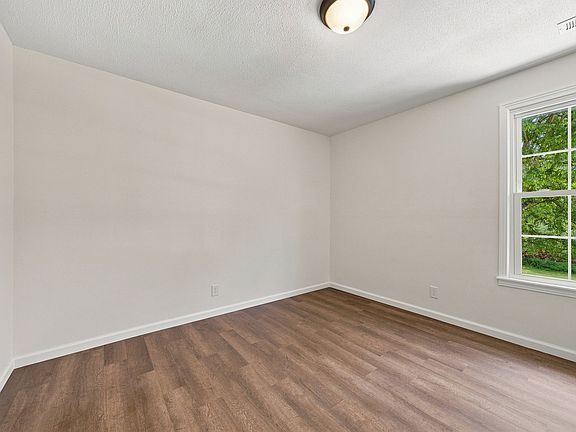 3rd image of 1788 Theresa Dr