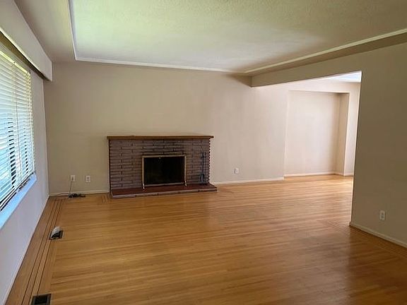 3rd image of 4840 Parker St