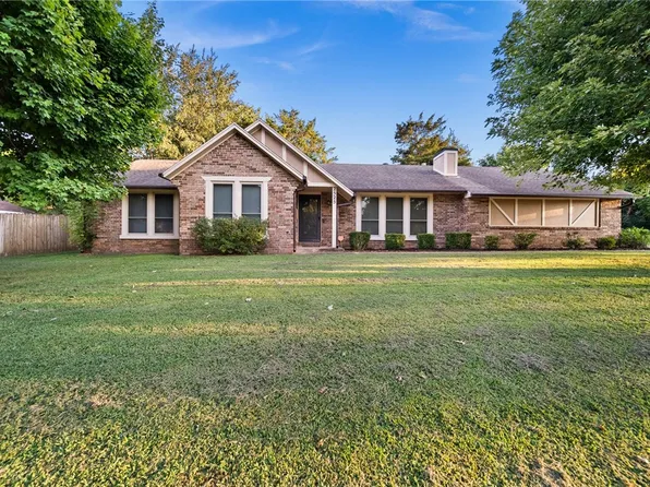 2525 E Country Way, Fayetteville, AR 72703