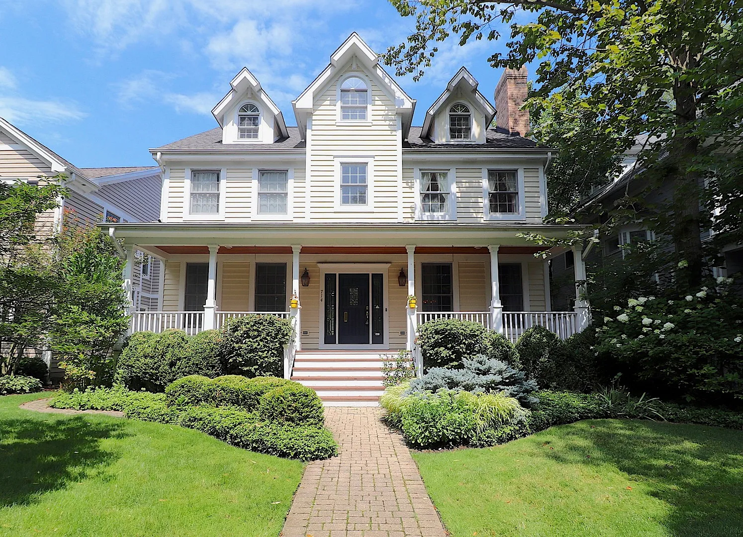 714 Linden Ave photo 1