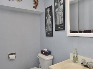 8 Sugarbush Rd, Clifton Park, NY 12065