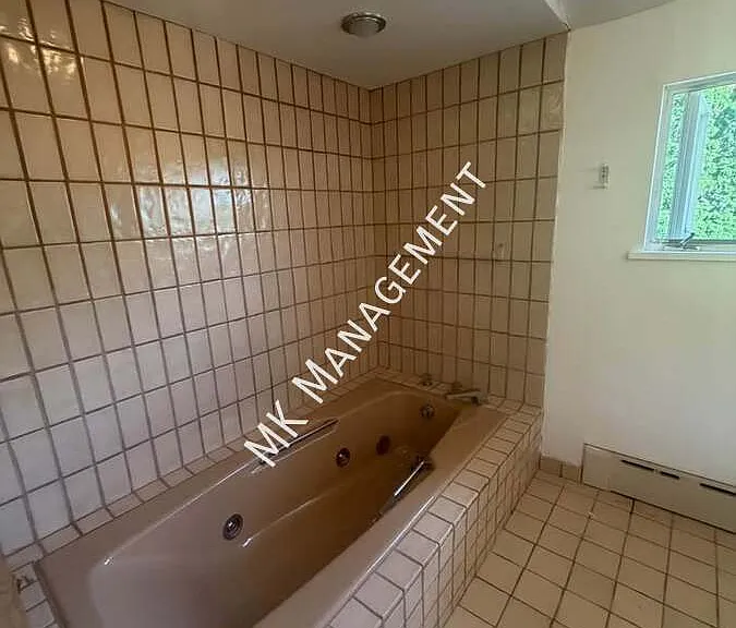 571 Charles Ave — Photo 12