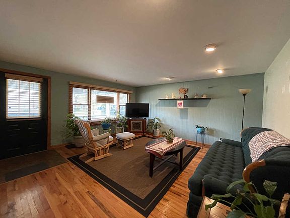 4th image of 8 Hanson Dr