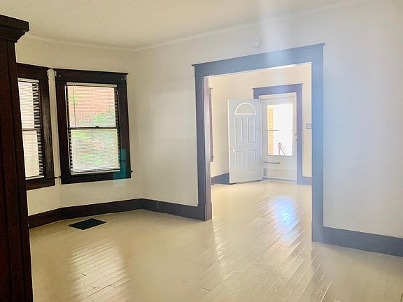 2nd image of 607 S 7th St