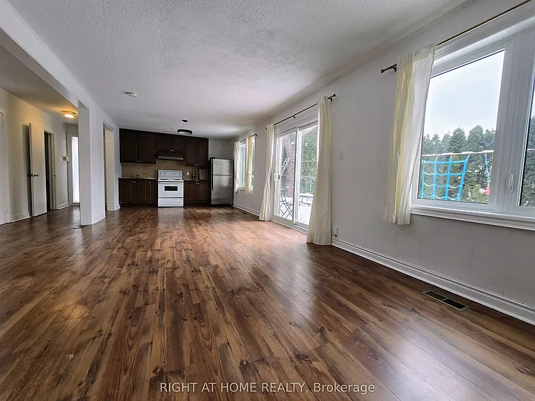7 Foursome Cres — Photo 6