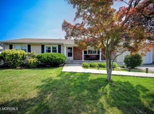 855 Derry Dr, Toms River, NJ
