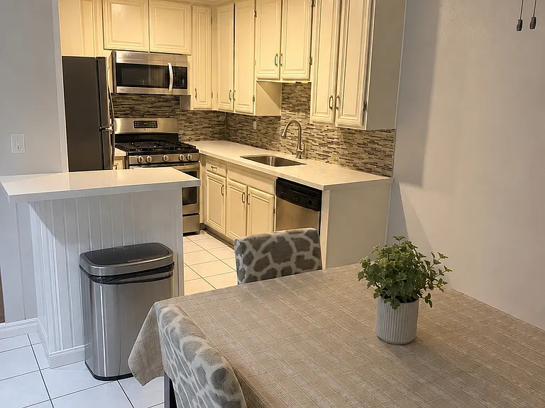 1001 W Macarthur Blvd #89 — Photo 3