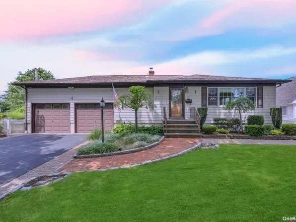 27 Ogden Road, West Islip, NY 11795