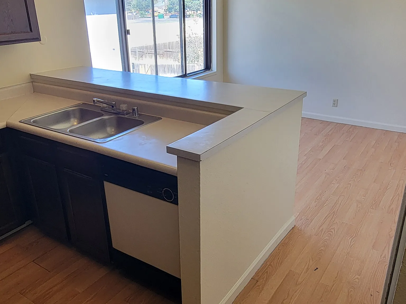 3 bed, 1170 sqft, $1,850 — Photo 2