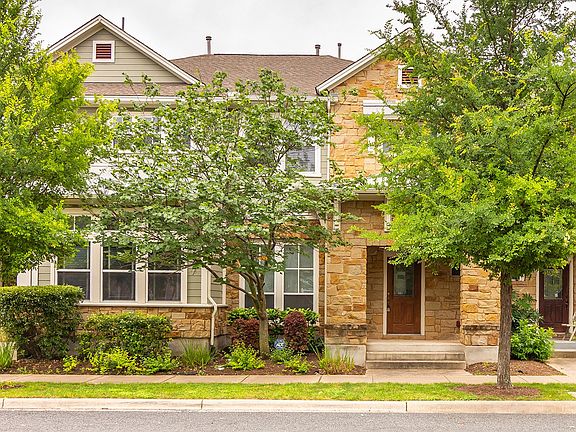 Parking right outside or garage parking around back. Mail boxes just a couple houses down, very close!