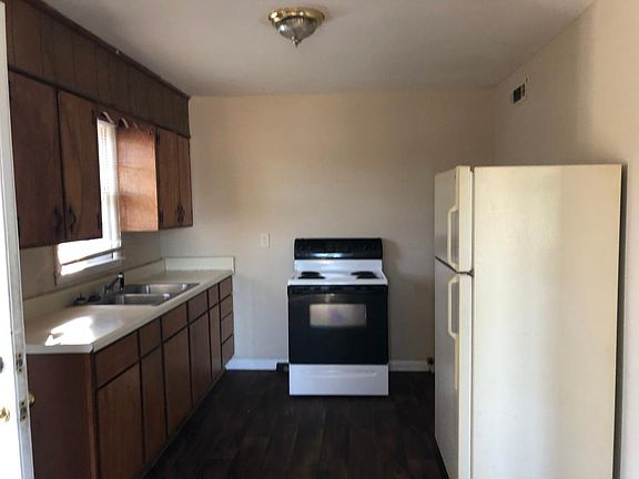 4th image of 1010-1012 Todd Ct