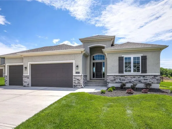 2606 SW Tracker Ln, Lees Summit, MO 64082