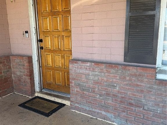 3rd image of 2025 Bracken Ave