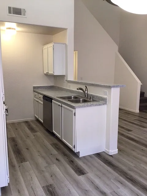 2 bed, 2.5 bath, 1000 sqft, $1,849 — Photo 3