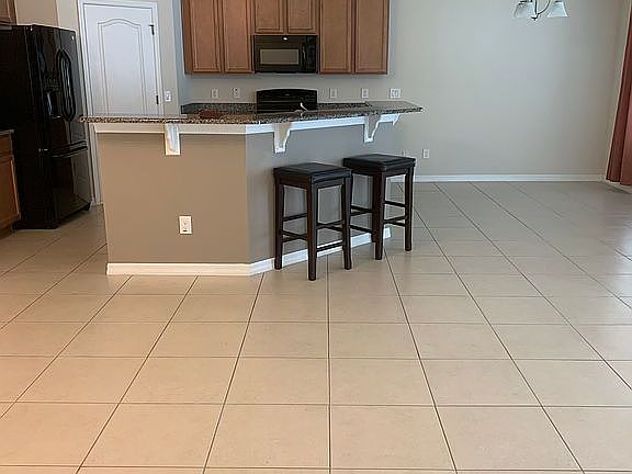 5th image of 726 Parkmont Pl