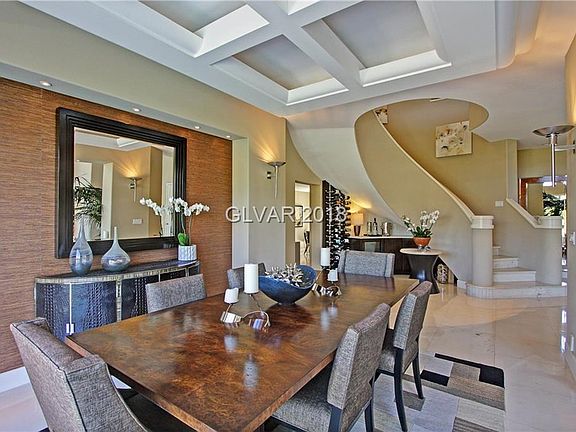 3rd image of 8204 Horseshoe Bend Ln