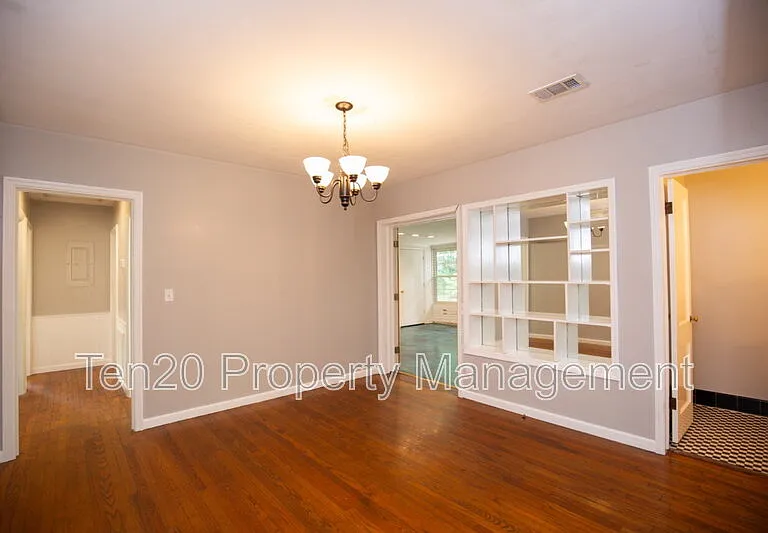 1706 Wells Dr — Photo 8