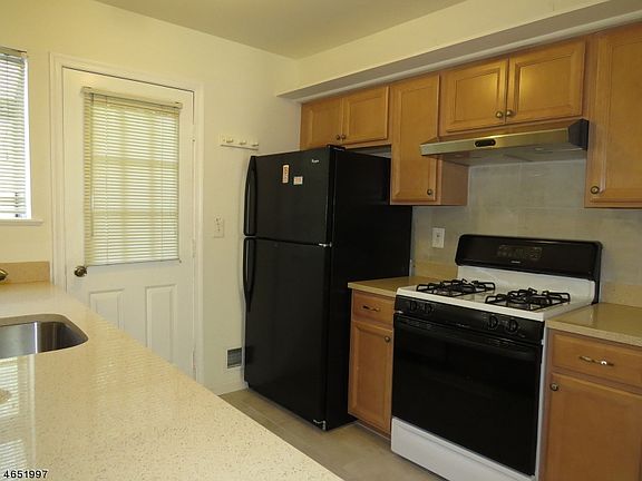 5th image of 354 Aldeburgh Ave