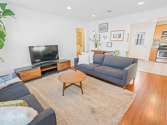 5th image of 4807 Hackett Ave