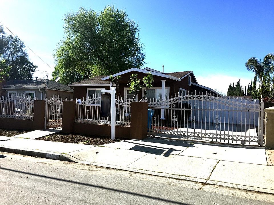 1st image of 3265 E Hills Dr