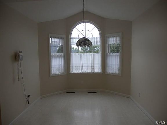 3rd image of 476 Mica Ct