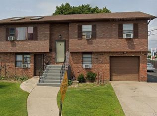 3 Midwood Ave, Farmingdale, NY 11735