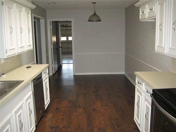5th image of 810 Woodway Ln
