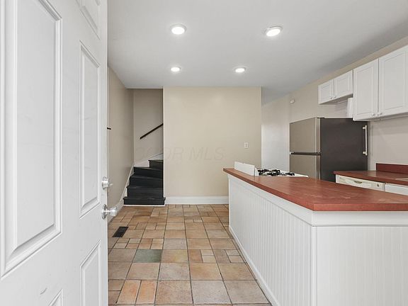5th image of 261 E Blenkner St