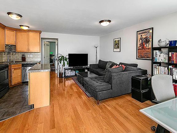 5th image of 510 Lee St APT 5