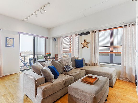 3rd image of 1122 W Catalpa Ave APT 613