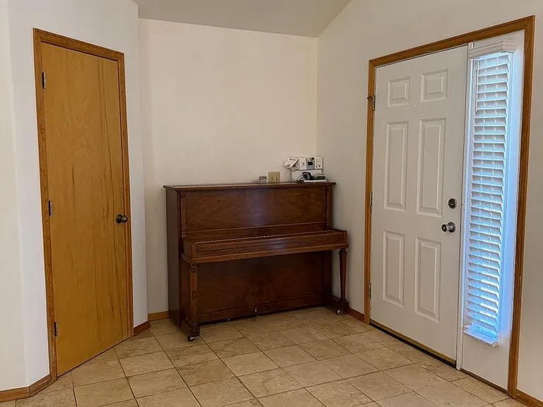 460 Palmetto Dr — Photo 7