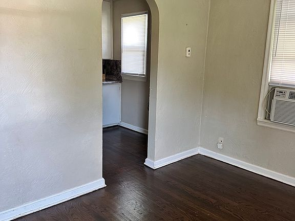 4th image of 312 E Summit Ave