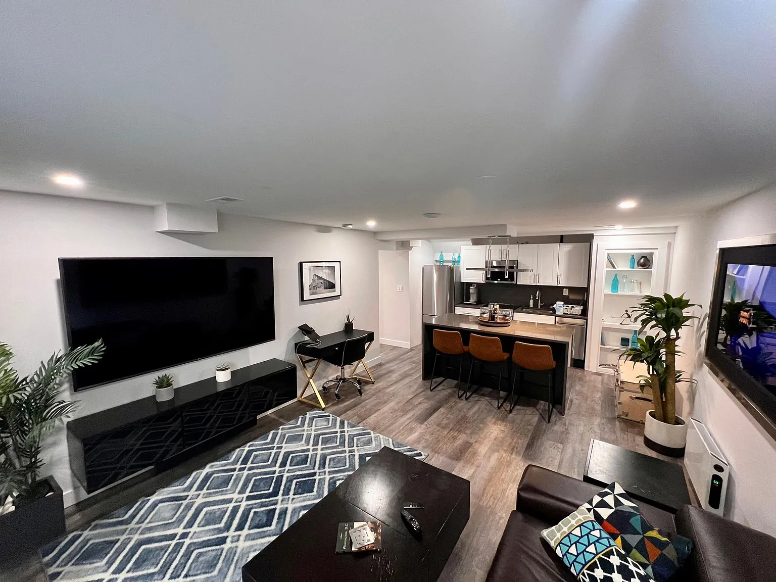 1327 Maple View Pl SE photo 1