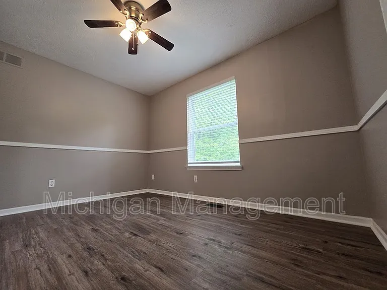 684 Glenlivet St — Photo 23