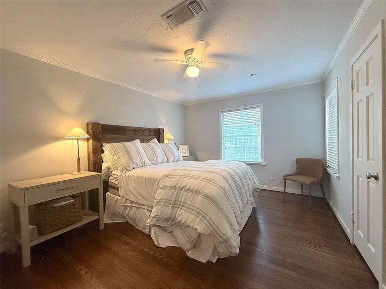 1434 Glourie Dr — Photo 9