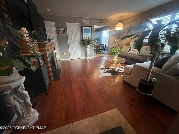 3rd image of 54 Lower Ridge View Cir