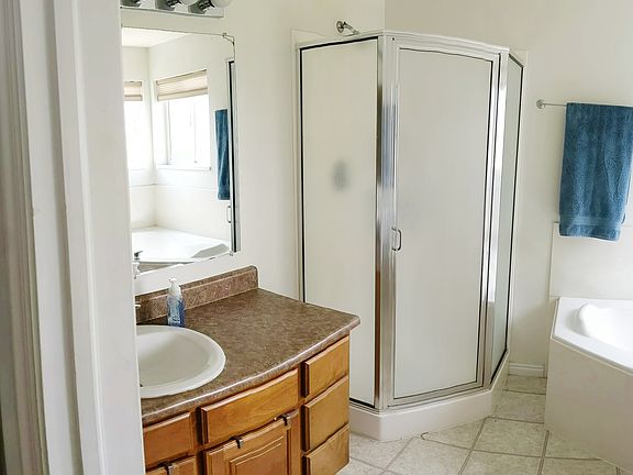 4th image of 465 W Lakeview Dr