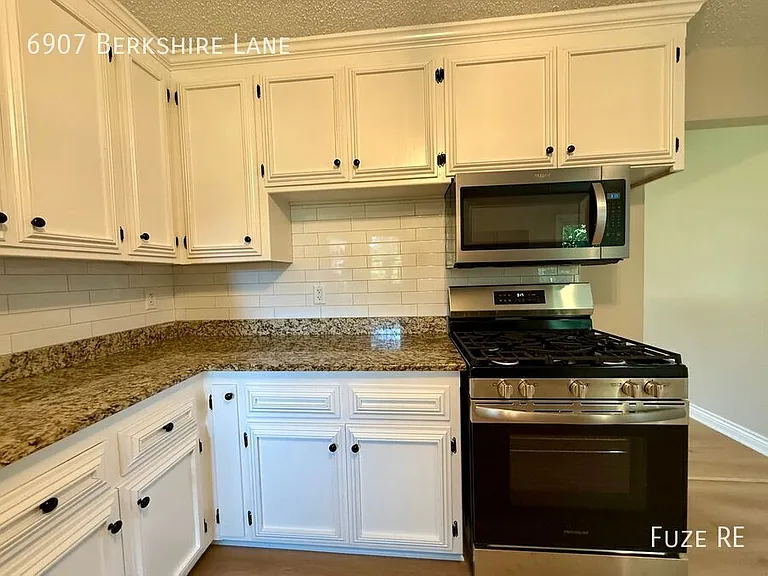 6907 Berkshire Ln — Photo 7