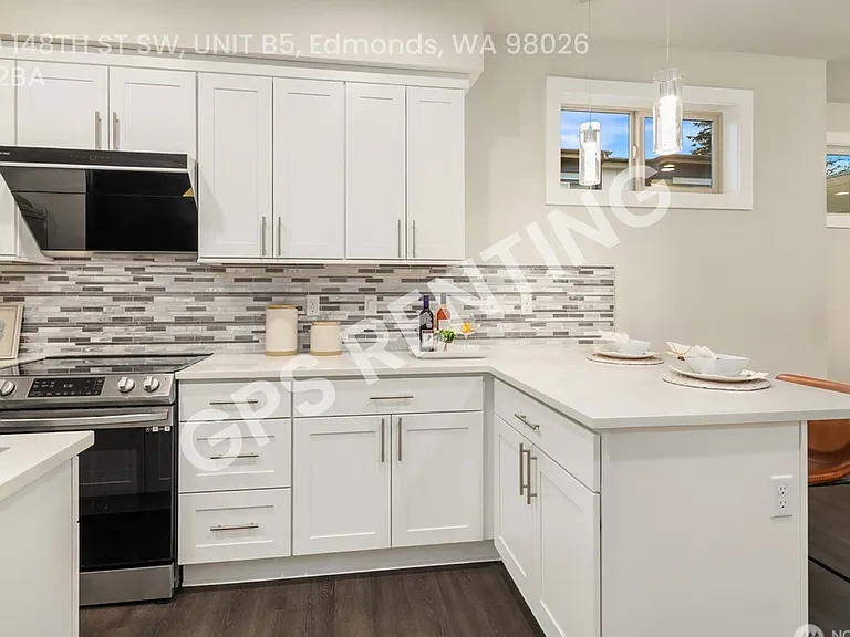 5020 148th St SW #B5 — Photo 2